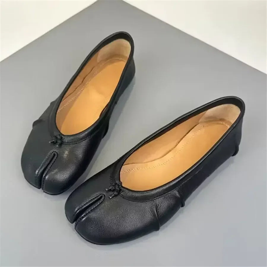Leather ballerina shoes