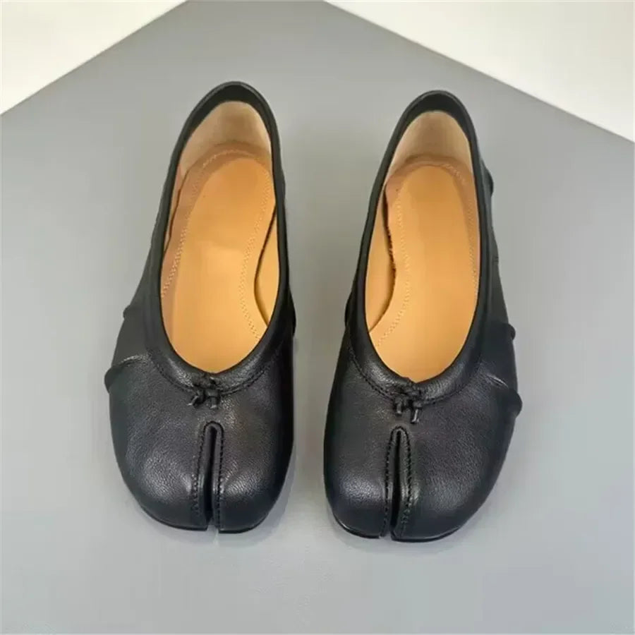 Leather ballerina shoes