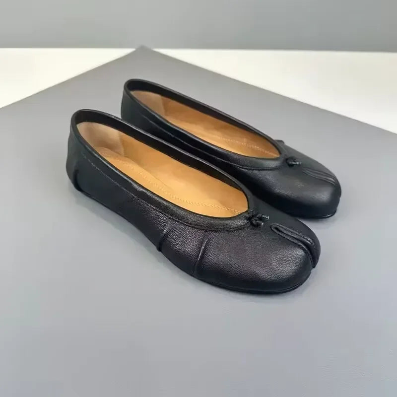 Leather ballerina shoes