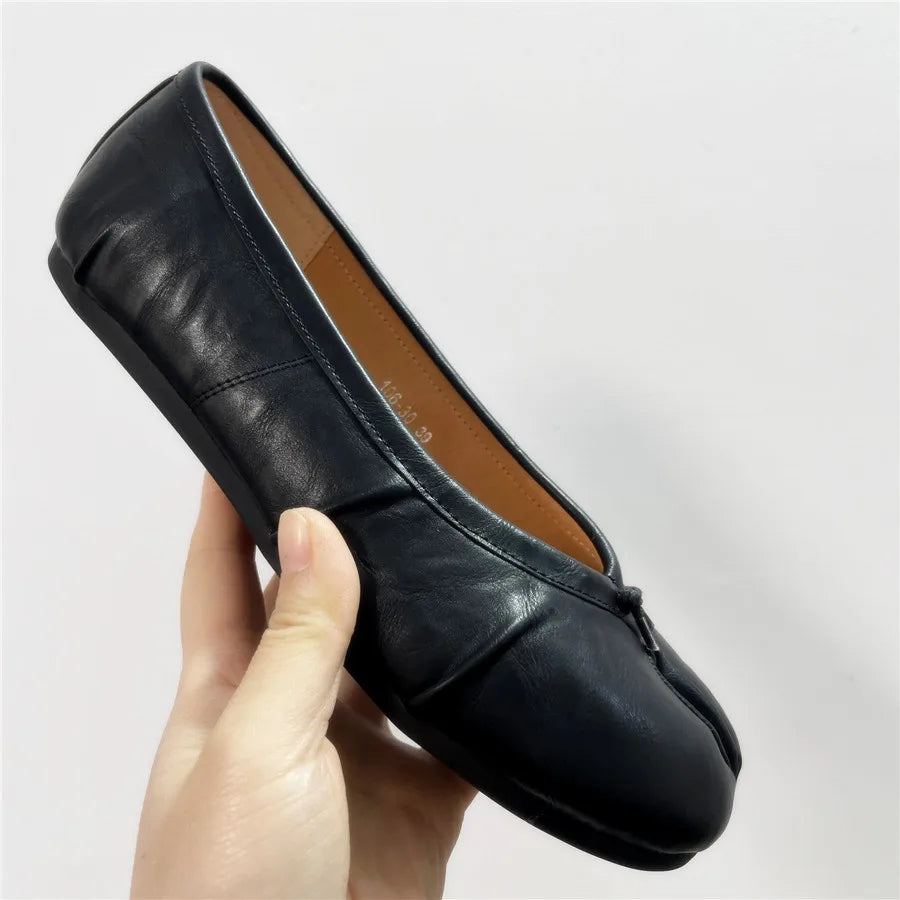 Leather ballerina shoes