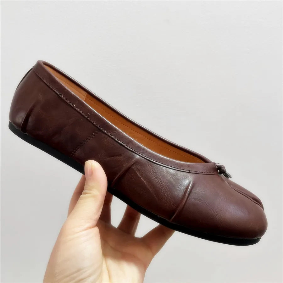 Leather ballerina shoes