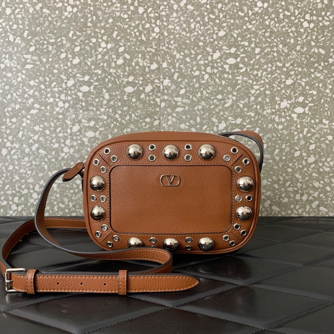 V Alltime Mini Leather Camera Bag