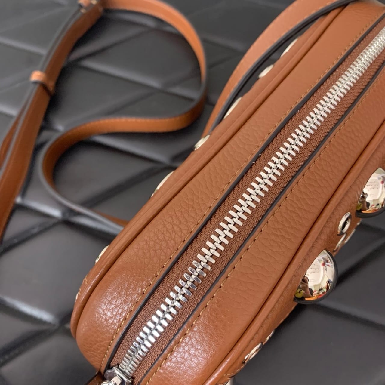 V Alltime Mini Leather Camera Bag