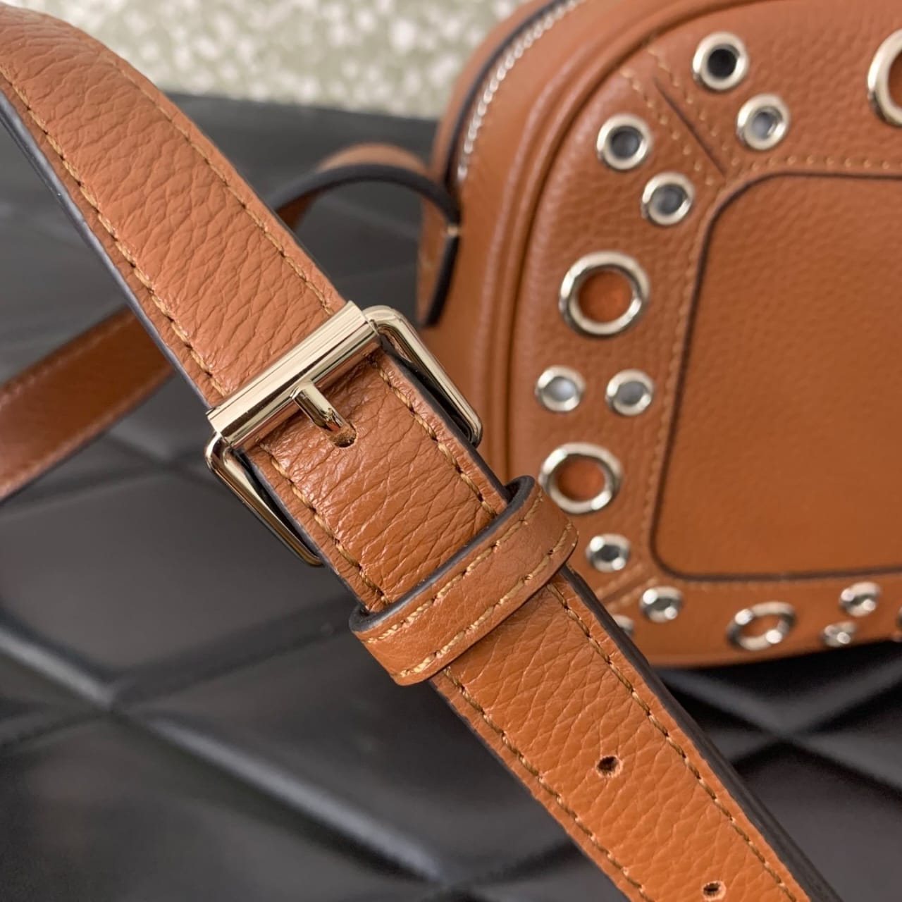 V Alltime Mini Leather Camera Bag