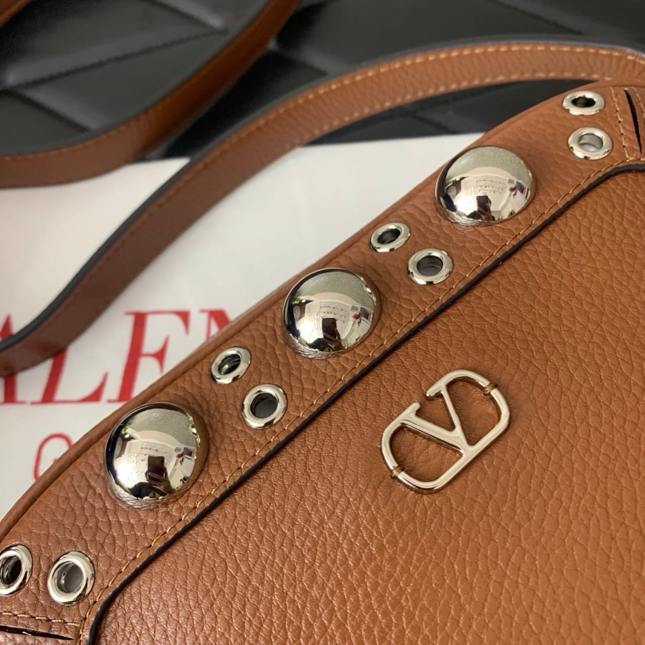 V Alltime Mini Leather Camera Bag