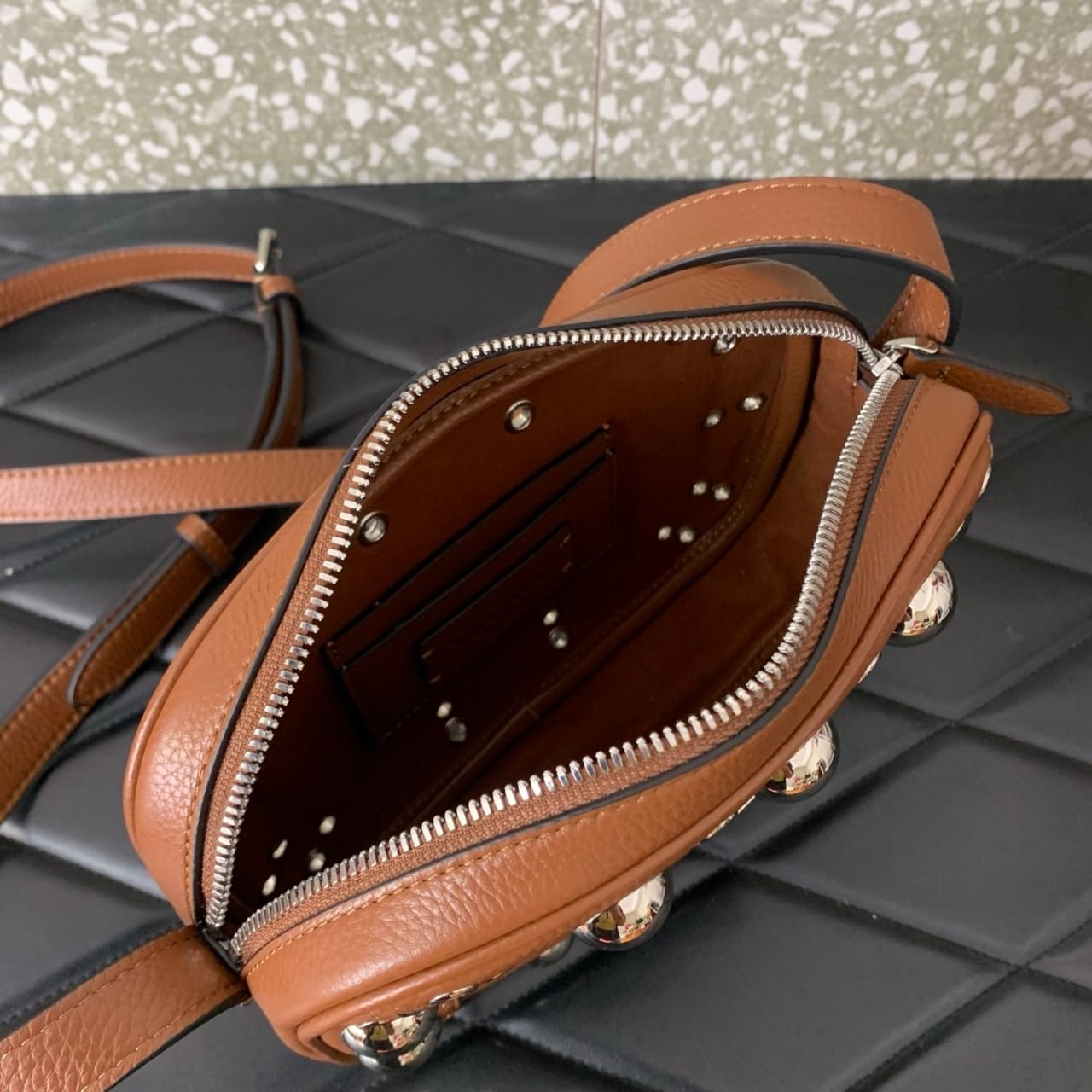 V Alltime Mini Leather Camera Bag