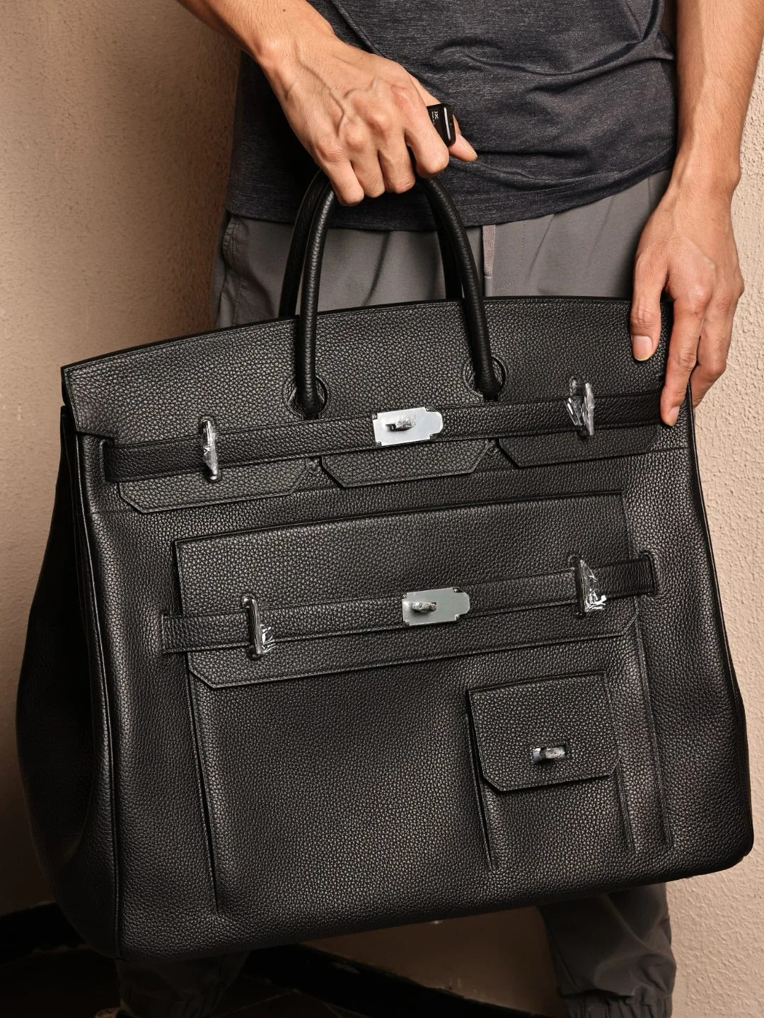 Weekender leather bag