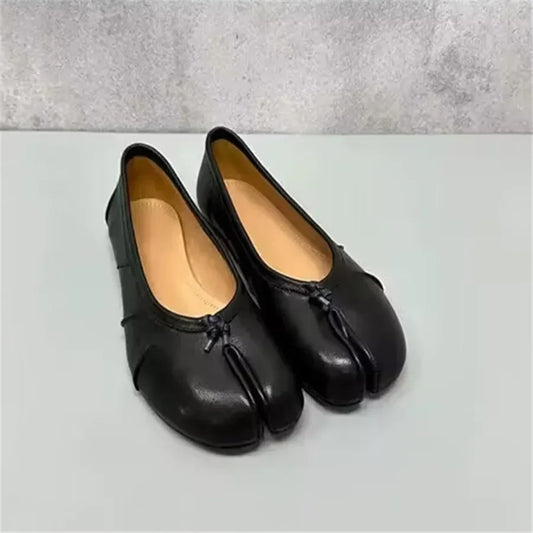 Leather ballerina shoes