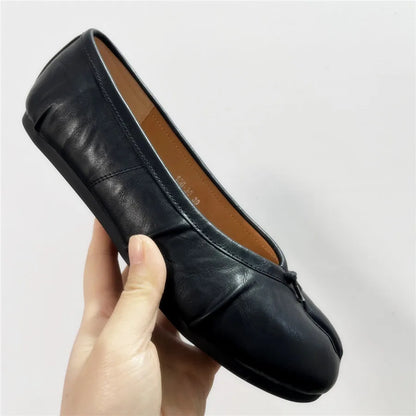 Leather ballerina shoes