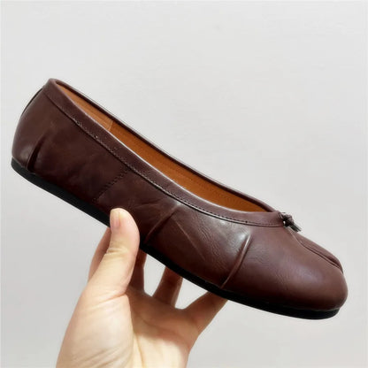 Leather ballerina shoes