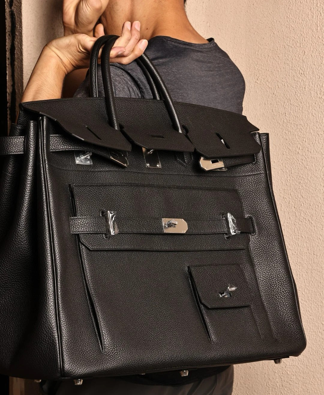 Weekender leather bag
